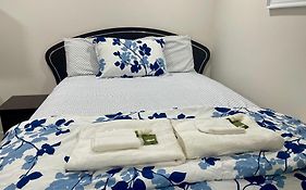 Luxury Basement-Private Bdr & Bathroom With Free Parking In Toronto